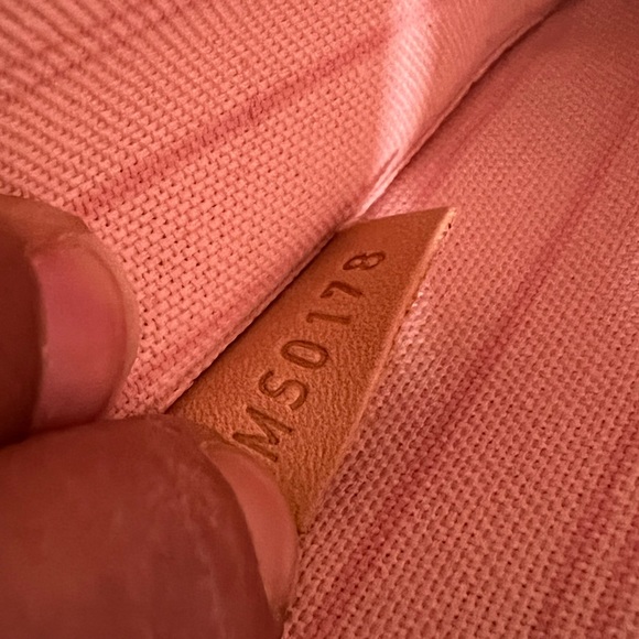 ❌Gone❌Louis Vuitton Azur Rose Ballerina Wristlet - Picture 6 of 7